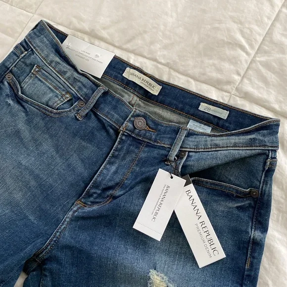 Banana Republic Low Rise Jeans Straight Fit, Straight Leg Size 28 NWT - Picture 4 of 10